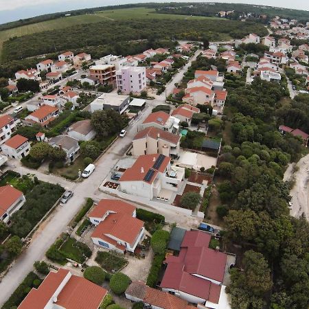 Apartment Basic بيتريتْشاني المظهر الخارجي الصورة