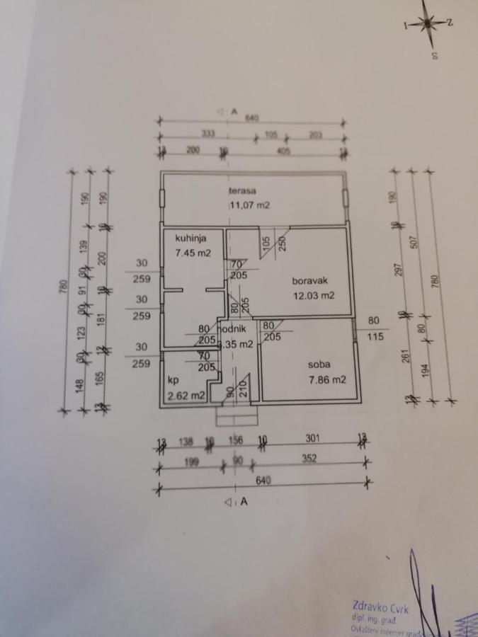 Apartment Basic بيتريتْشاني المظهر الخارجي الصورة
